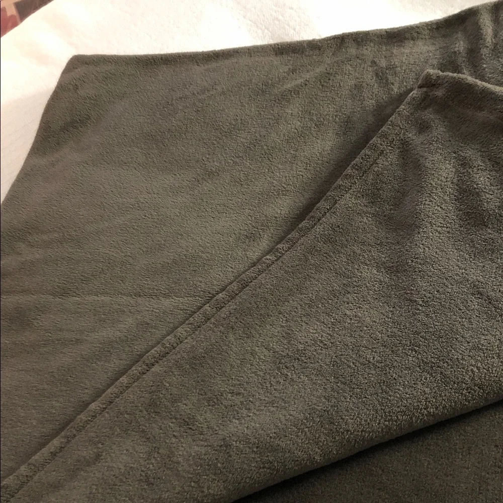 FLEECE THROW BLANKET • CHOCOLATE BROWN • 66” x 70”